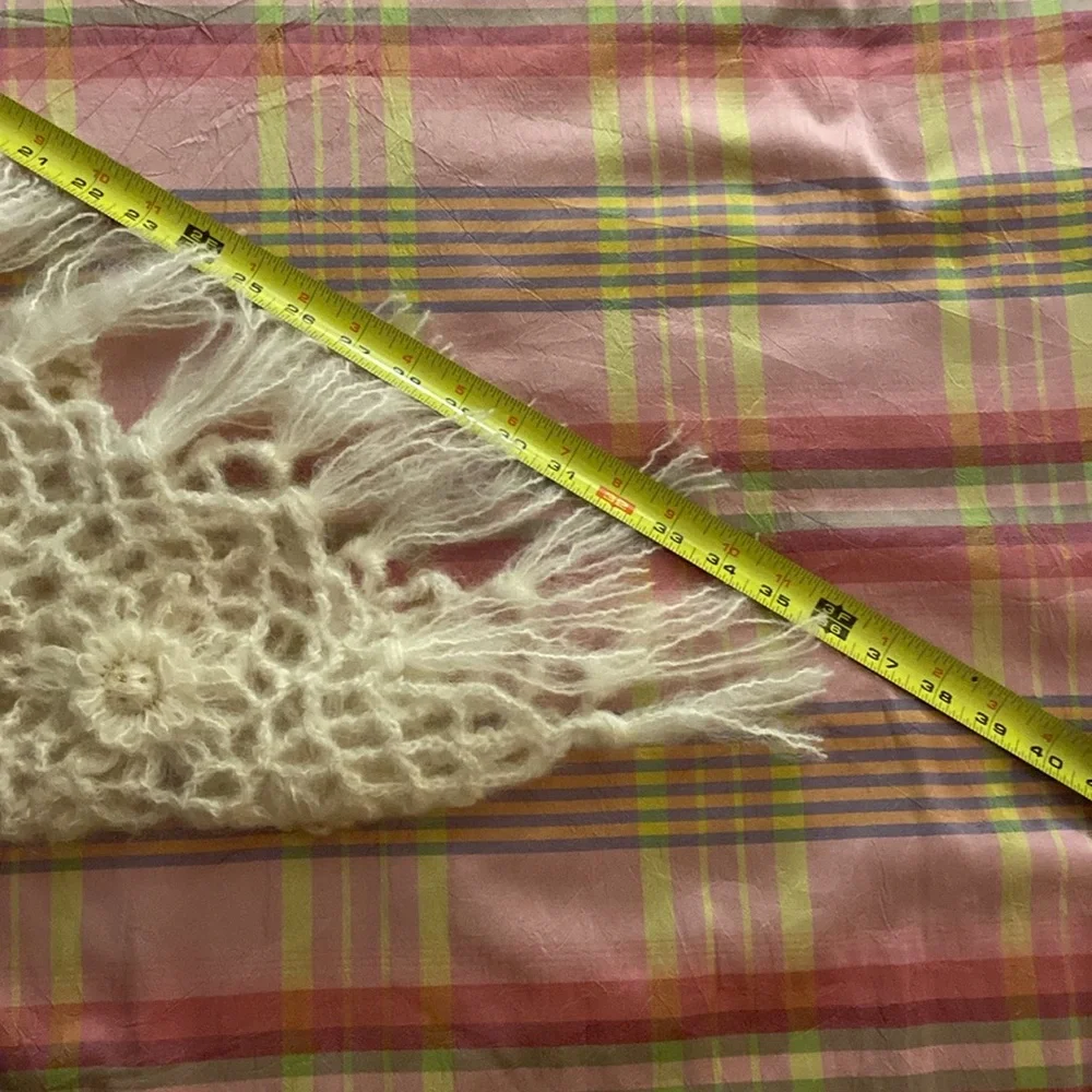 Vintage hand knit shawl cream off white flowered gold speckle tassel edge